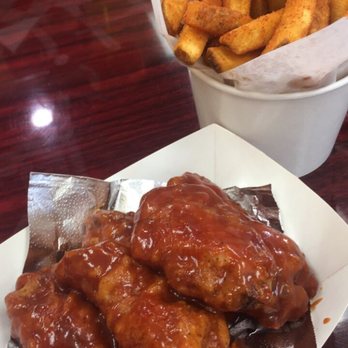 SoCal Wings - Honey BBQ wings w/ Cajun fries - Chicken Wings Near Me - Westminster, California