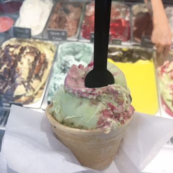 Suso - Pistachio and cherry flavor - Desserts Near Me - Venezia, VE