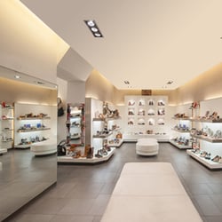 Scarpelli - Questo è il Negozio Scarpelli a pochi passi dall'Outlet, sempre in Via Cesare Guasti, al 32/34 (Tel. 0574 604586)