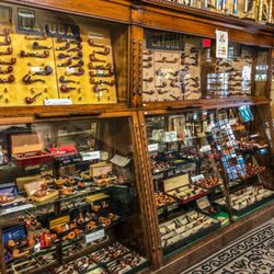 Paul's Pipe Shop and Pipe Hospital - More pipes!