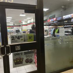 7-Eleven - Very rude staff