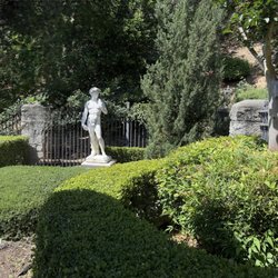 Camila's Movers - Statues