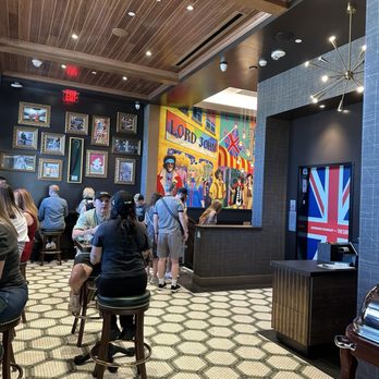Gordon Ramsay at The Carnaby - Bar area - British Near Me - Anaheim, California