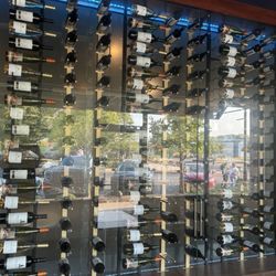 Claudes Prime Seafood - Wine display