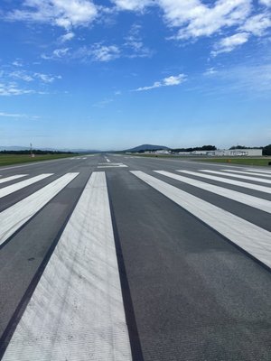 Charlottesville–Albemarle Airport by null