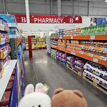 Costco - Neat and clean - Wholesale Stores Near Me - Kailua-Kona, Hawaii