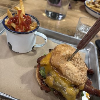 BrewDog Cincinnati - Cheeseburger and fries - Breweries Near Me - Cincinnati, Ohio