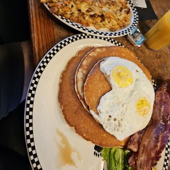 Black Bear Diner Downey - Volcano and hash browns - Diners Near Me - Downey, California Black Bear Diner Downey - Volcano and hash browns - Diners Near Me - Downey, California