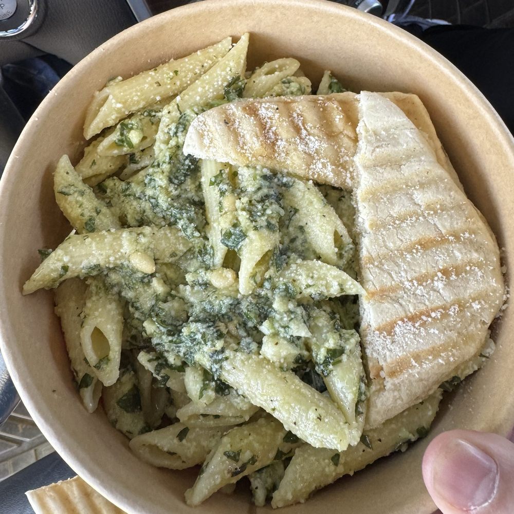 Pesto pasta with grilled flatbread Pesto pasta with grilled flatbread