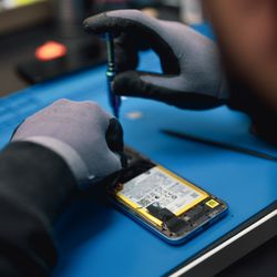 Empire Phone Repair - Moto screen replacement