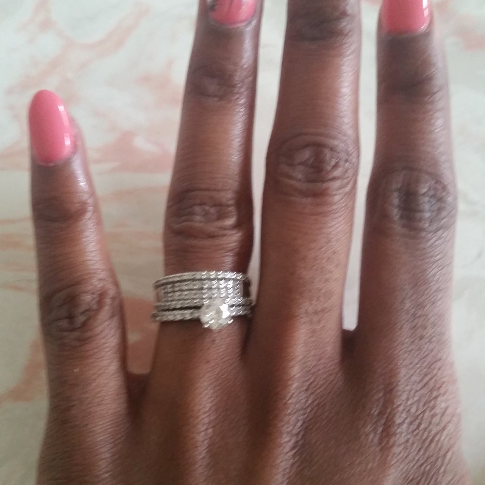 Almond-shaped nails, no chip with design. Almond-shaped nails, no chip with design.