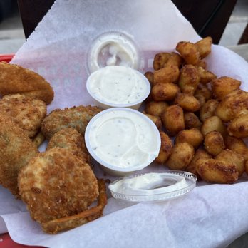 Nickel City - Jalapeño poppers & cheese curds - Dive Bars Near Me - Austin, Texas Nickel City - Jalapeño poppers & cheese curds - Dive Bars Near Me - Austin, Texas