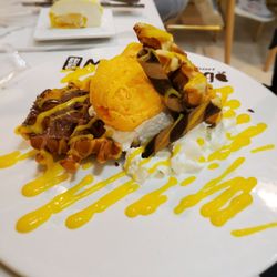 I04 Waffle Ice Cream Sandwich (Mango)