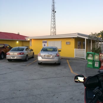 Miccosukee Service Plaza - They got bathrooms too. - Gas Stations Near Me - Davie, Florida