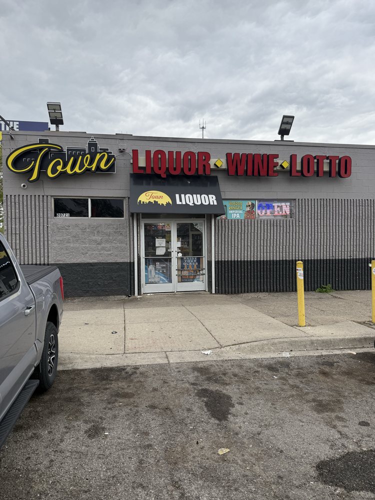 Town Liquor Logo
