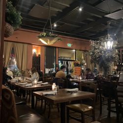 Avenue Italy - Inside
