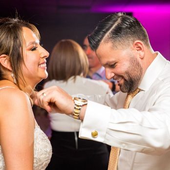 Araiza Events - Araiza Events keeps our couples happy and on the dance floor - DJs Near Me Araiza Events - Araiza Events keeps our couples happy and on the dance floor - DJs Near Me