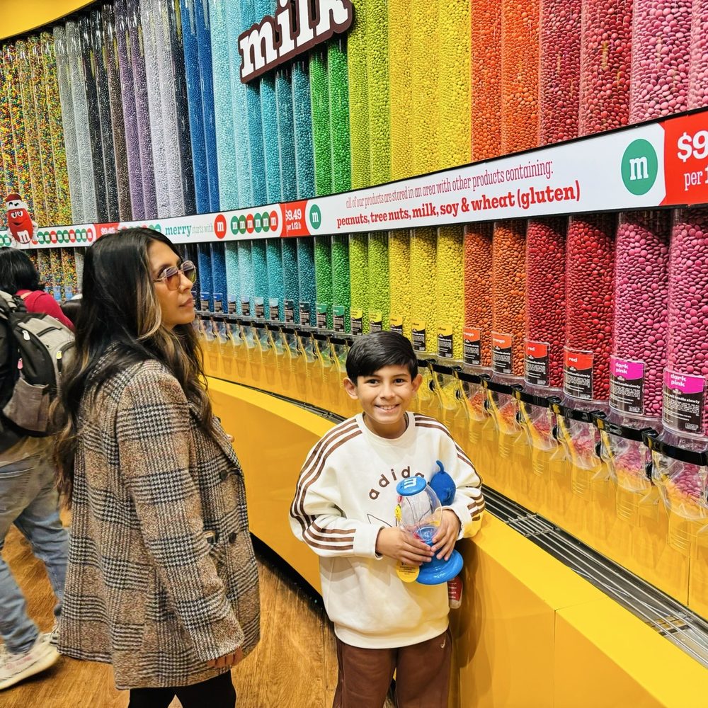 M&M'S World - Wall-to-wall M&M'S! - Chocolatiers & Shops Near Me - Las Vegas, Nevada M&M'S World - Wall-to-wall M&M'S! - Chocolatiers & Shops Near Me - Las Vegas, Nevada