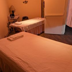 Lucky Day Massage - Couples welcome!