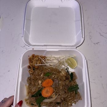 Dang's Vietnamese Restaurant - V9. Pad Thai - Vietnamese Near Me - Bend, Oregon