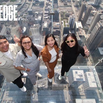 Skydeck Chicago - Skyedge camera - Observatories Near Me - Chicago, Illinois
