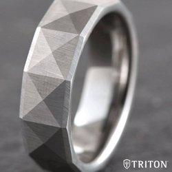 Johnson's Jewelry - Contemporary men's bands.