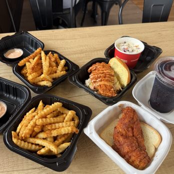B's Hot Chicken - Fast Food Near Me - Kent, Washington