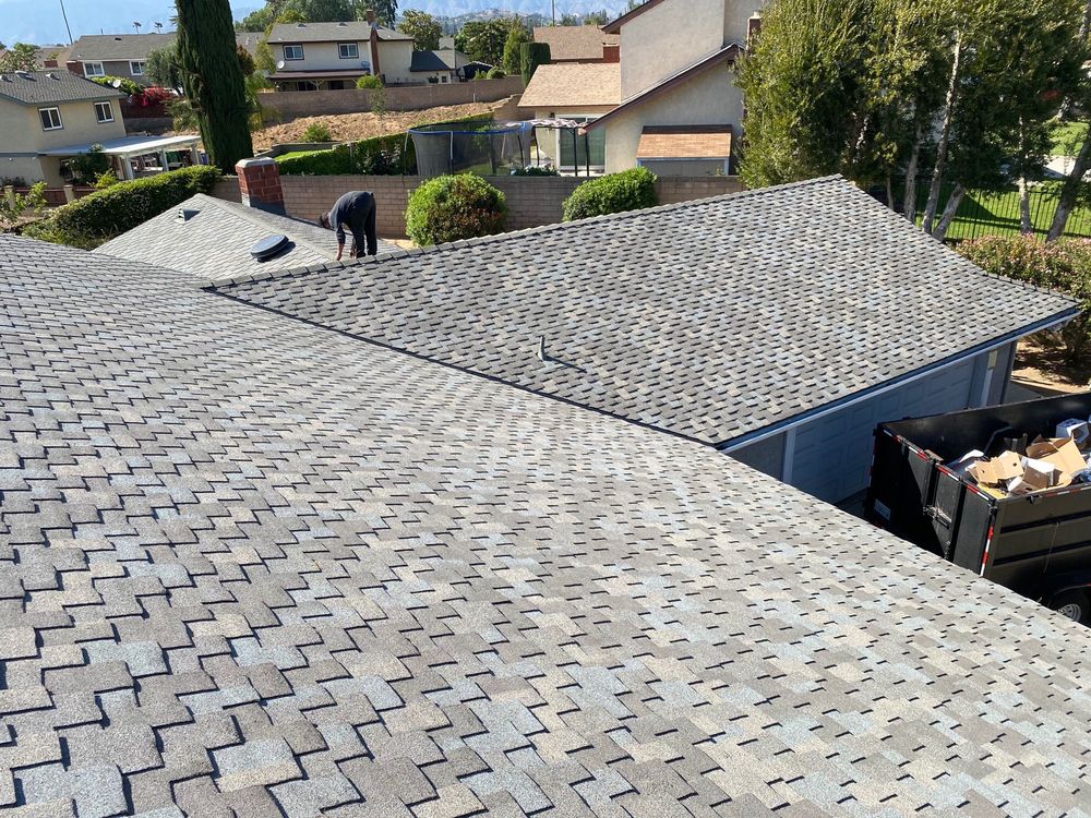 Slide of Markeasy Roofing