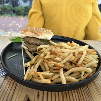 Nina May - Cheeseburger - New American Near Me - Washington, DC, District of Columbia Nina May - Cheeseburger - New American Near Me - Washington, DC, District of Columbia