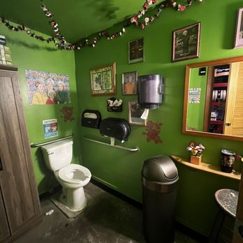 Hopvine Pub - Golden Girls themed bathroom - Pubs Near Me - Seattle, Washington