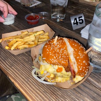 Kings Row Gastropub - Impossible burger with bacon - Gastropubs Near Me - Pasadena, California Kings Row Gastropub - Impossible burger with bacon - Gastropubs Near Me - Pasadena, California