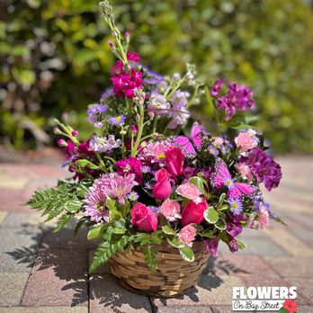 Flowers on Bay Street - Beautiful Basket full of fresh-cut flowers, Spring 2024 - Florists Near Me - Osprey, Florida Flowers on Bay Street - Beautiful Basket full of fresh-cut flowers, Spring 2024 - Florists Near Me - Osprey, Florida