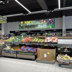 ALDI - Welcome sign.