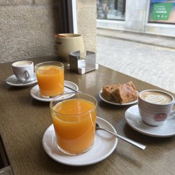 Confiteria Dominga - Fresh orange juice and coffee