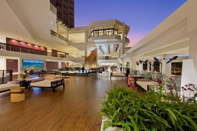 Waikiki Beach Marriott Resort & Spa by null