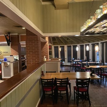 Chili's - Empty tables - American Near Me - Overland Park, Kansas Chili's - Empty tables - American Near Me - Overland Park, Kansas