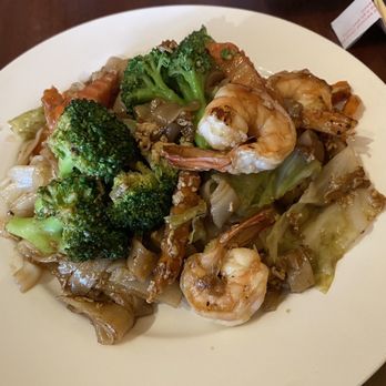 Baan Thai - Pad C-ew with prawns, lunch size - Thai Near Me - Santa Rosa, California