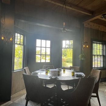 Winsor House - Inside - Pubs Near Me - Duxbury, Massachusetts