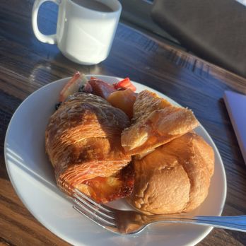 Andrew Pinckney Inn - Breakfast day 2 - Hotels Near Me - Charleston, South Carolina Andrew Pinckney Inn - Breakfast day 2 - Hotels Near Me - Charleston, South Carolina