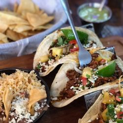 Limon Con Chile - Al pastor tacos plate.