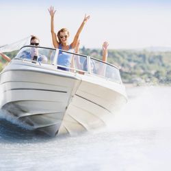 Pearl Grey Marine - People having fun boating