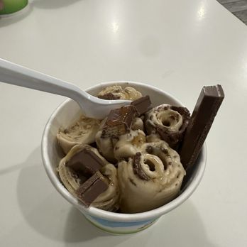 Ice Queen - Coffee ice cream, Nutella mix in with Kit Kat topping and caramel sauce - Bubble Tea Near Me - LaGrange, Georgia