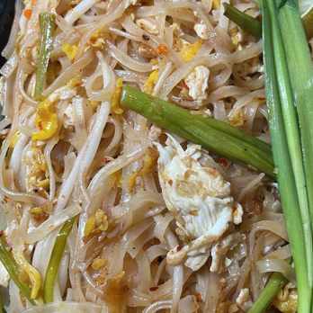 Thonglor - Shrimp pad Thai - Thai Near Me - Brighton, Massachusetts Thonglor - Shrimp pad Thai - Thai Near Me - Brighton, Massachusetts