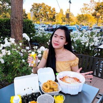 Yupdduk Irvine - Full table cute seating area | IG: happyfoodieoc - Korean Near Me - Irvine, California