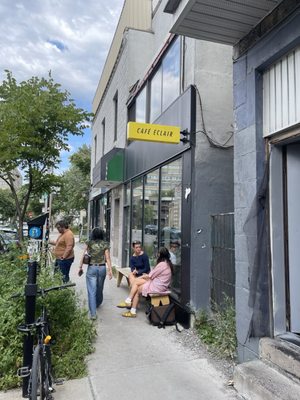 Café Éclair by null