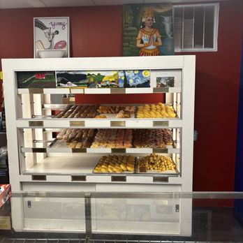 Yummy's Donut Palace - Donut selection - Donuts Near Me - Edwardsville, Illinois Yummy's Donut Palace - Donut selection - Donuts Near Me - Edwardsville, Illinois