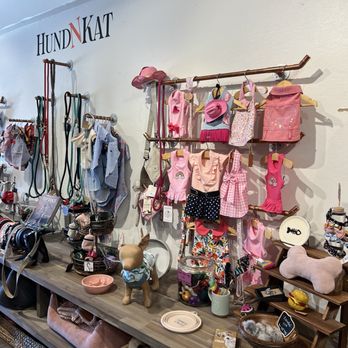 Hund N Kat Pet Boutique - Pet Stores Near Me - Solvang, California