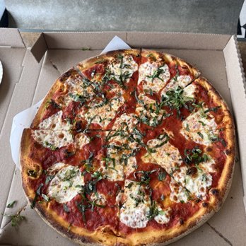 Saccone's - Large Rebecca's Margherita - Pizza Near Me - Austin, Texas