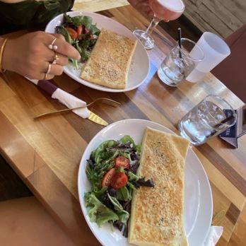 Belle Surf Cafe & Lounge - Cafes Near Me - Paia, Hawaii Belle Surf Cafe & Lounge - Cafes Near Me - Paia, Hawaii
