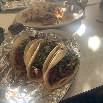 Pupuseria Los Robles - Carnitas tacos - Salvadoran Near Me - Stanardsville, Virginia
